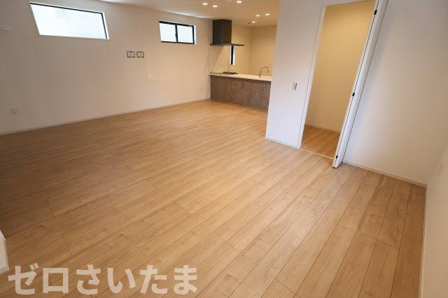 《仲介手数料無料》南区白幡６丁目5-3新築一戸建てKEIAI GRACEの居間・リビング