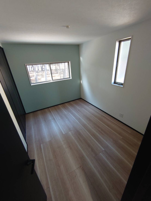 【洋室】 | 浜の宮駅：新築戸建住宅 | 西北の洋室６帖　クローゼットは１間幅の大容量です　現地から０７９－４２４－７５７５へお電話いただけば最短５分で内覧できます