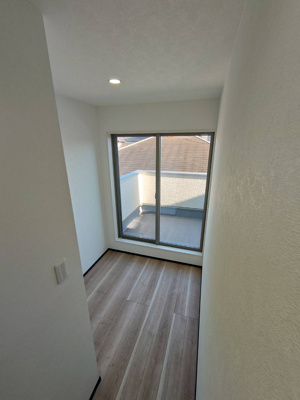 【その他】 | 浜の宮駅：新築戸建住宅 | バルコニー手前のフリースペースです　部屋干しにちょうど良いかもしれませんね　現地から０７９－４２４－７５７５へお電話いただけば最短５分で内覧できます