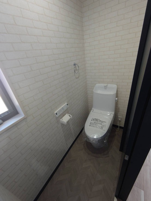 【トイレ】 | 浜の宮駅：新築戸建住宅 | ２階のトイレも便座一体のすっきりしたお手洗いです　現地から０７９－４２４－７５７５へお電話いただけば最短５分で内覧できます