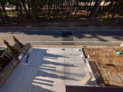 【駐車場】 | 浜の宮駅：新築戸建住宅 | 道路を挟んだ向かい側が浜の宮公園です　現地から０７９－４２４－７５７５へお電話いただけば最短５分で内覧できます