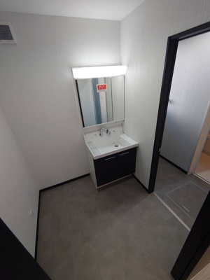 【独立洗面台】 | 浜の宮駅：新築戸建住宅 | リビング横の洗面室はゆったり広々しています　現地から０７９－４２４－７５７５へお電話いただけば最短５分で内覧できます