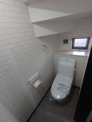 【トイレ】 | 浜の宮駅：新築戸建住宅 | １階のトイレ　便座一体のすっきりしたお手洗いです　現地から０７９－４２４－７５７５へお電話いただけば最短５分で内覧できます