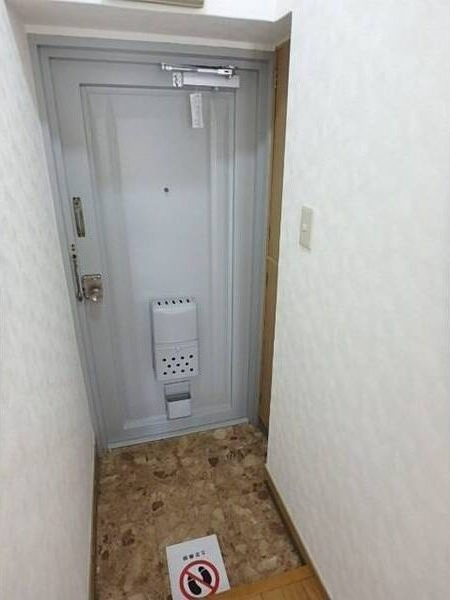 山口マンションの玄関