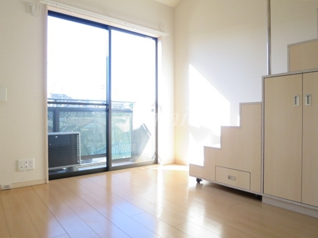 アイ・アム十条ウエストヒルズの居間・リビング|2面採光の明るいお部屋です☆