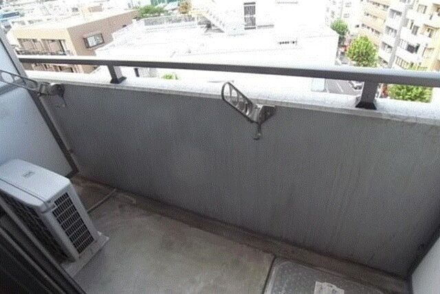 サンテミリオン早稲田駅前弐番館のバルコニー