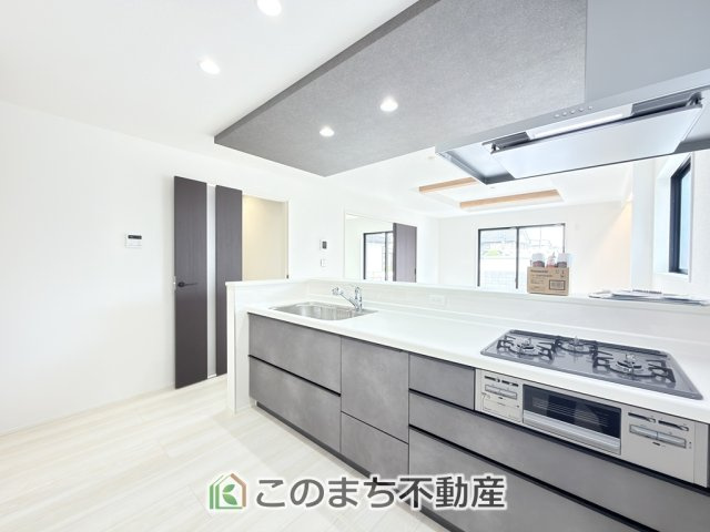 グラファーレ宇都宮市上戸祭2期のキッチン|人気の対面式キッチン☆料理をしながらご家族とコミュニケーションが取れます♪