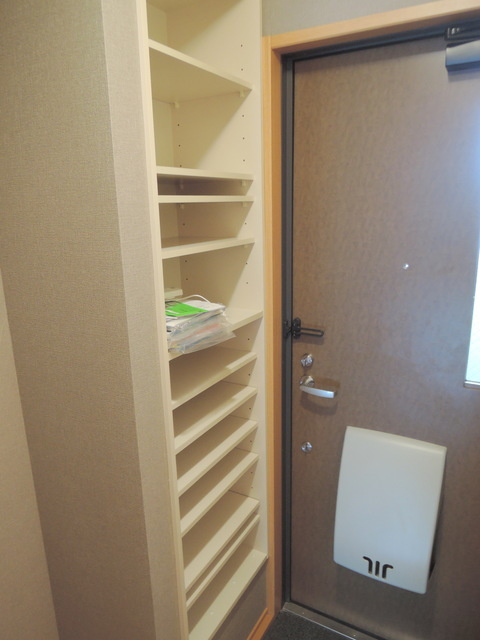 クリプトメリアの玄関|玄関にはシューズボックスあり