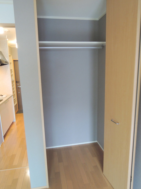 クリプトメリアの収納|天井までの高さのあるクロゼット