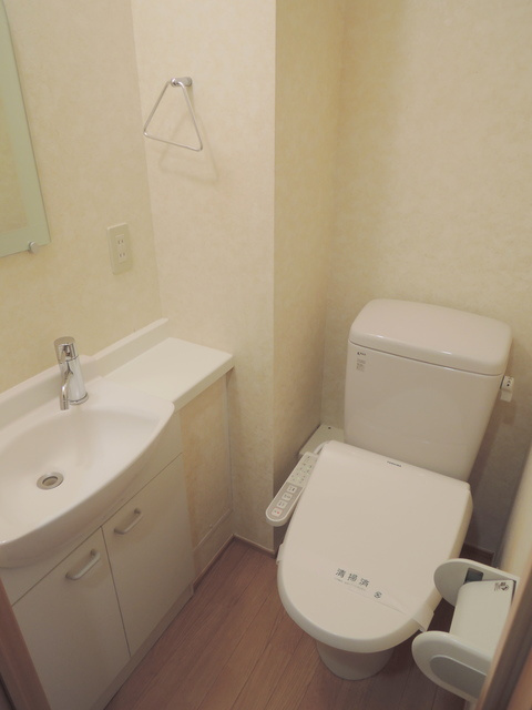 クリプトメリアのトイレ|トイレは嬉しい温水洗浄便座