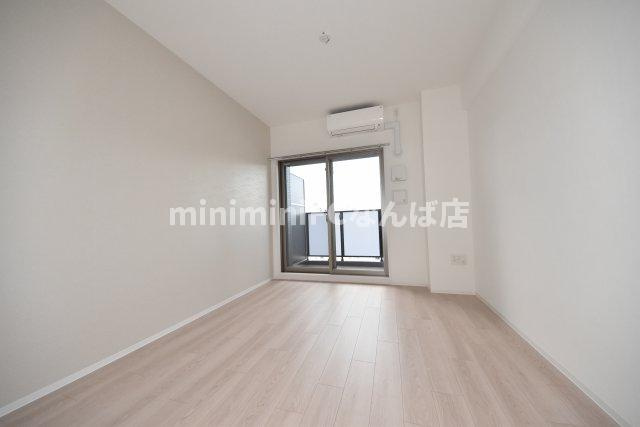 Quintet NAMBAの居間・リビング