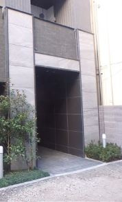 メイクスデザイン新宿のエントランス|メイクスデザイン新宿