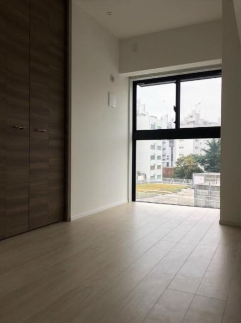 メイクスデザイン新宿の洋室|南向きで日当たり良好