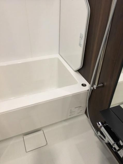 メイクスデザイン新宿の浴室|清潔感のあるバスルーム