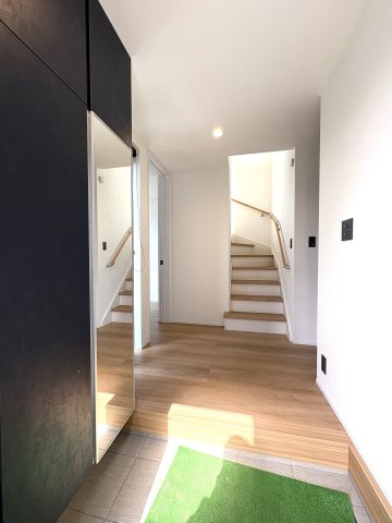 URBAN SHONAN LIFE — 辻堂1丁目の新築の玄関