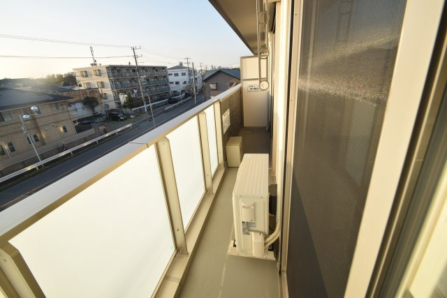 テラス市川高谷のバルコニー|陽当たり良好なバルコニーです