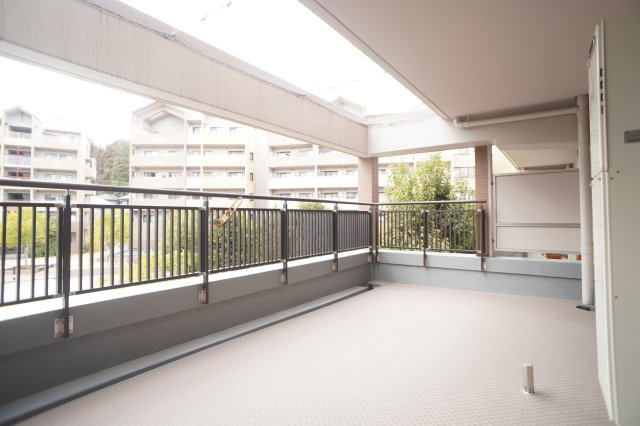 ローレルスクエア登美ヶ丘Ｉ期のバルコニー
