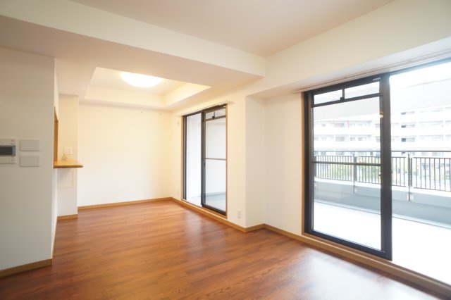 ローレルスクエア登美ヶ丘Ｉ期の居間・リビング