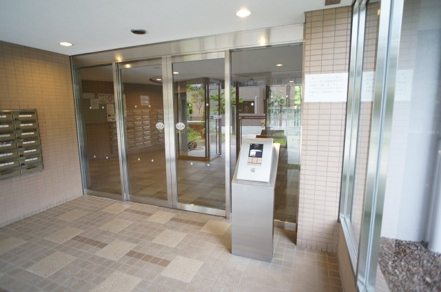 ローレルスクエア登美ヶ丘Ｉ期のエントランス