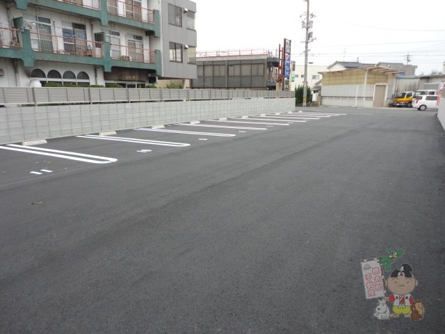 シャーメゾンＭＯＭＯの駐車場