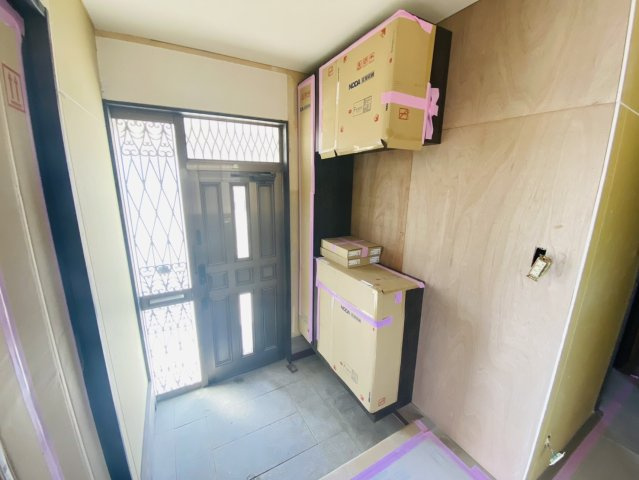 富里市十倉戸建　リフォーム後渡しの玄関|現在、リフォーム工事中です