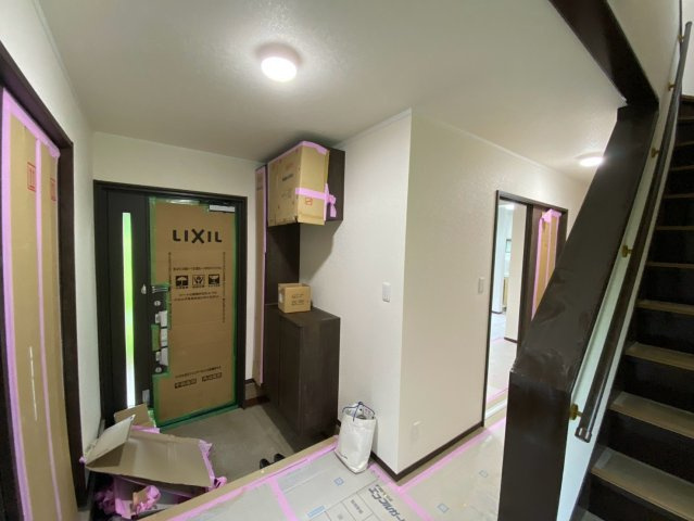 富里市十倉戸建　リフォーム後渡しの玄関|現在、リフォーム工事中です