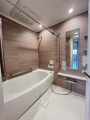 レ・ジェイド四天王寺夕陽丘の浴室