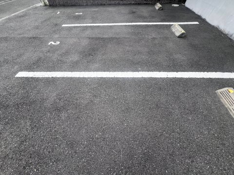 ナウハウスアリマの駐車場