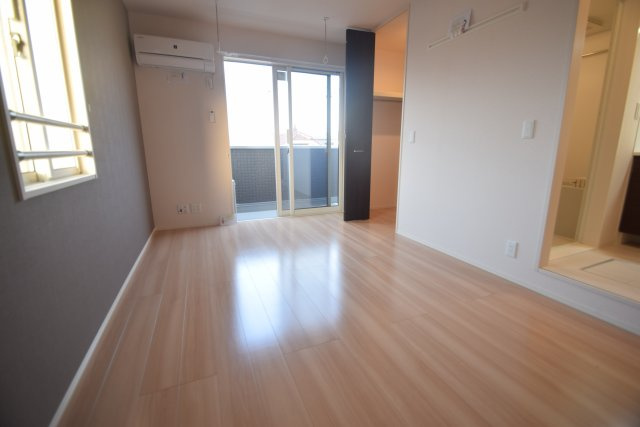 フェリーチェＣの居間・リビング|洋室の別角度からです