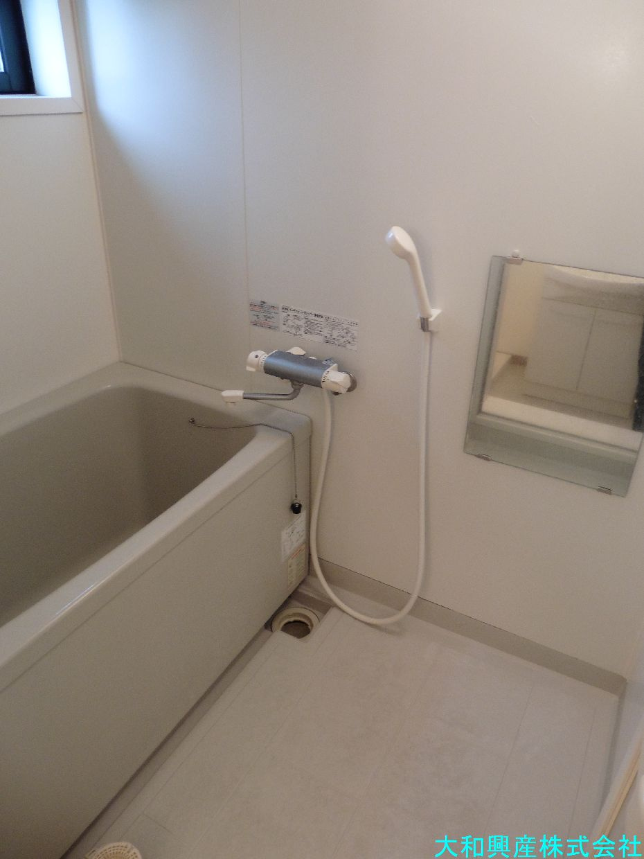 クレール東林間の浴室