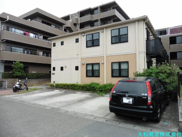 クレール東林間の駐車場