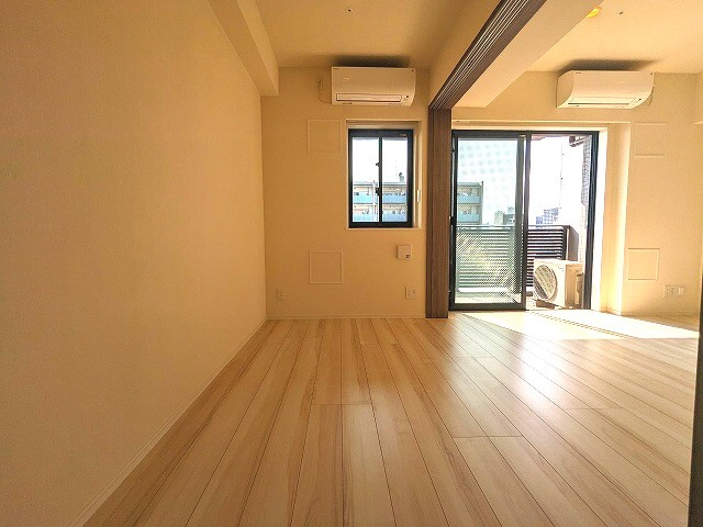 DUE入谷Ⅲの設備|エアコン2台付、リビングと洋室はダウンライトでやわらかい室内空間です