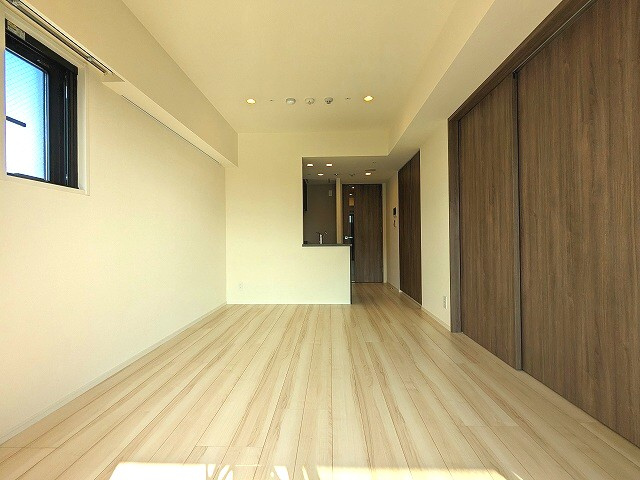 DUE入谷Ⅲの設備|アコン2台付、リビングと洋室はダウンライトでやわらかい室内空間です