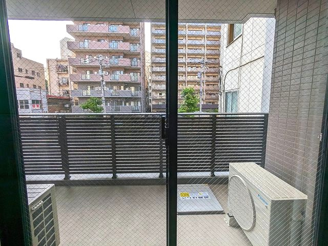 DUE入谷Ⅲの設備|2F、防音性・防犯性・熱効率が高いペアサッシの窓ガラスです