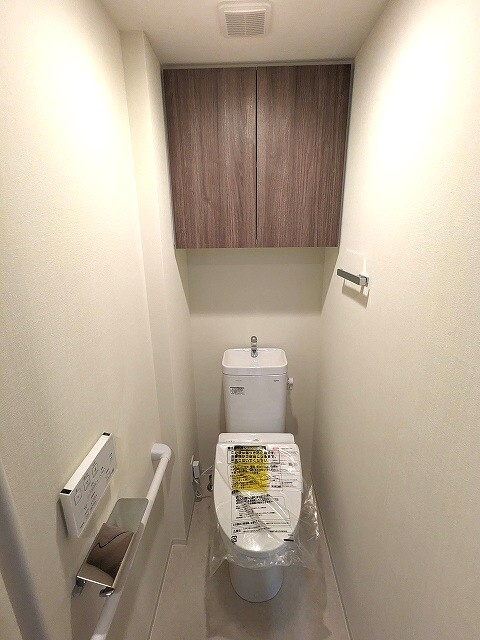 DUE入谷Ⅲのトイレ|温水洗浄便座、トイレにスマホホルダー付き