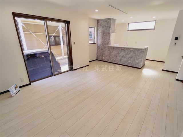 【居間・リビング】 | 鶴ヶ島市上広谷　全１棟 | ゆったり過ごせる居間です