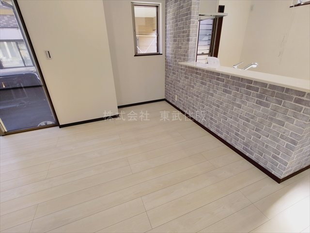 【ダイニング】 | 鶴ヶ島市上広谷　全１棟 | 食卓を囲むダイニング