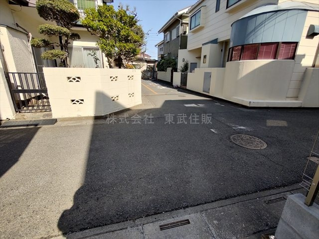 【前面道路含む現地写真】 | 鶴ヶ島市上広谷　全１棟 | 都市ガス・本下水