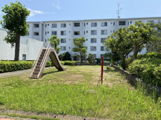 【その他】 | 大山口住宅 | 棟の横には小さな広場があります