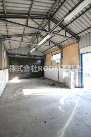 南鷹尾貸家の駐車場|車をお持ちの方に嬉しい駐車場付きの物件です