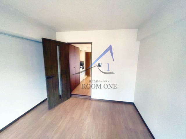 ロイヤルアメニティー東池袋の居間・リビング|洋室のお部屋です。