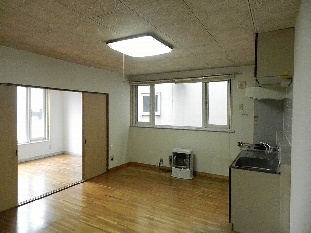 ハイツひとみの居間・リビング