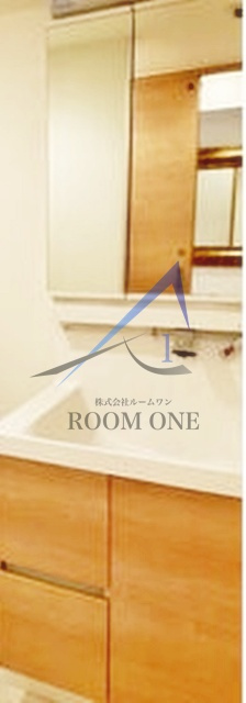 ライオンズマンション白金第２の洗面所|独立洗面台です。