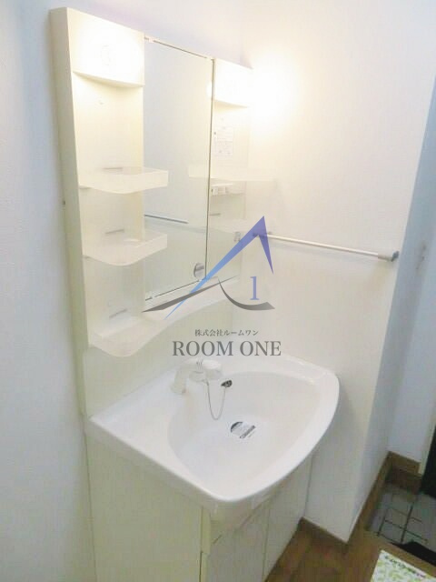 ラフュージュ北千束の洗面所|独立洗面台です。