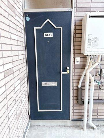 ネイティヴプレイスAの玄関