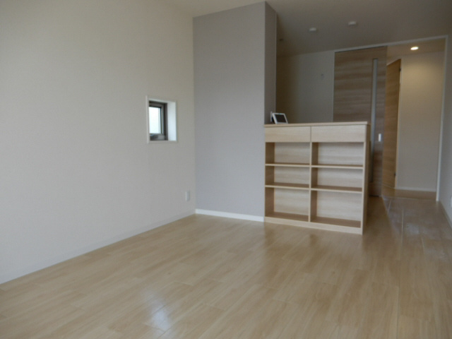 メゾンヴィアソーレAの居間・リビング