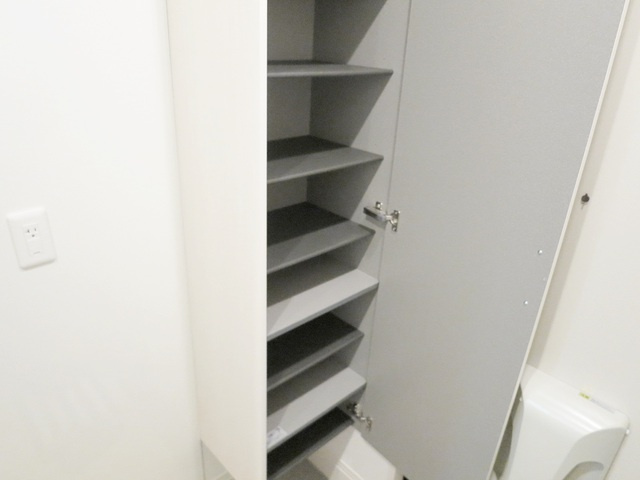 カーサ　ビアンカの収納|玄関にシューズボックスもあります♪