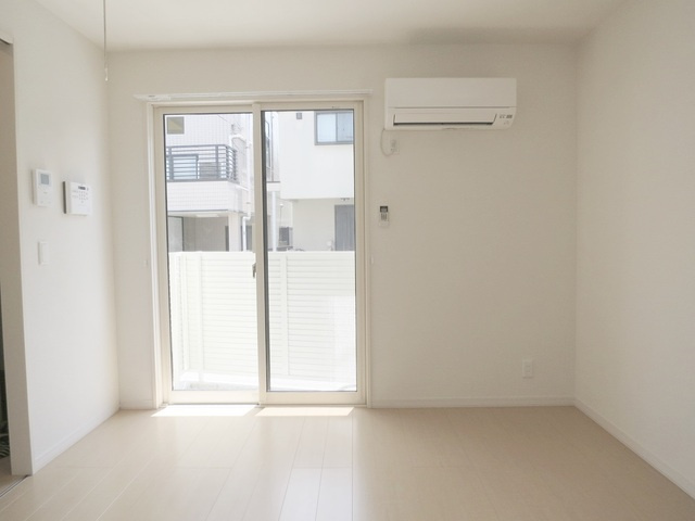 カーサ　ビアンカの居間・リビング|明るいリビングルームです♪