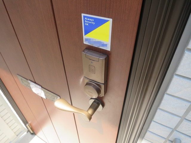 カーサ　ビアンカの玄関|カードキータイプの玄関ドアです♪