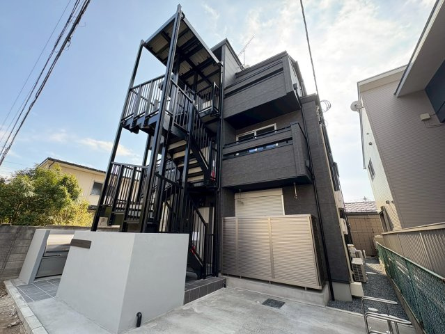 G BASE市川平田の外観